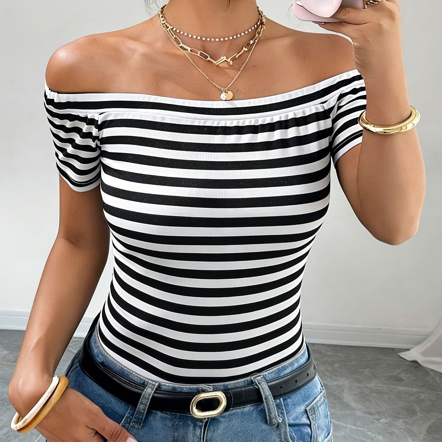 Top Women Off-Shoulder Bardot Style Striped – Elegant and Modern for Casual or Chic Look