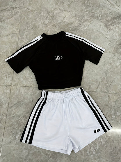 Trendy dames sportset in twee delen met atletische stijl - Korte top en bijpassende short voor fitness en vrije tijd