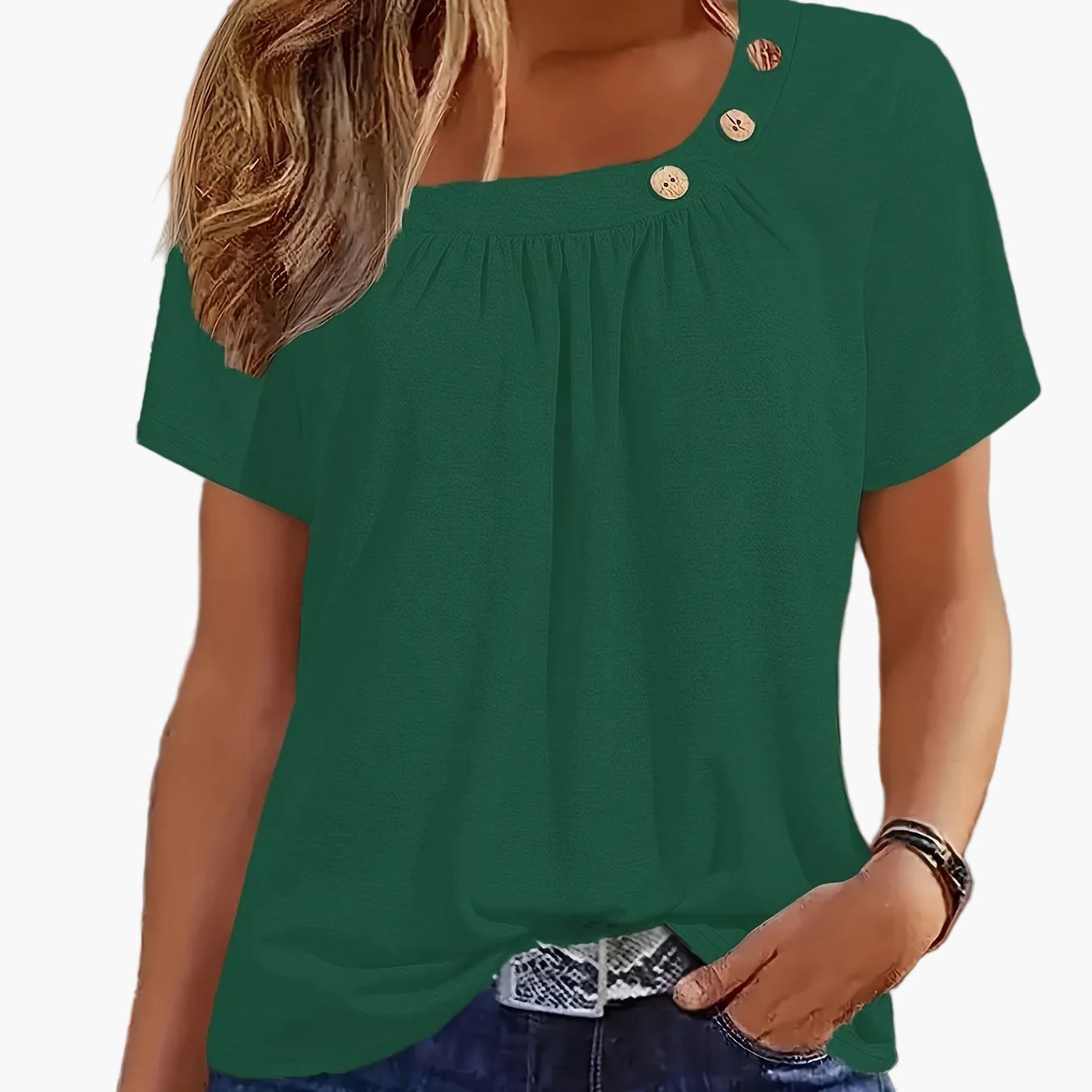 T-shirt donna con scollo asimmetrico e bottoni, stile casual chic per tempo libero o uscite