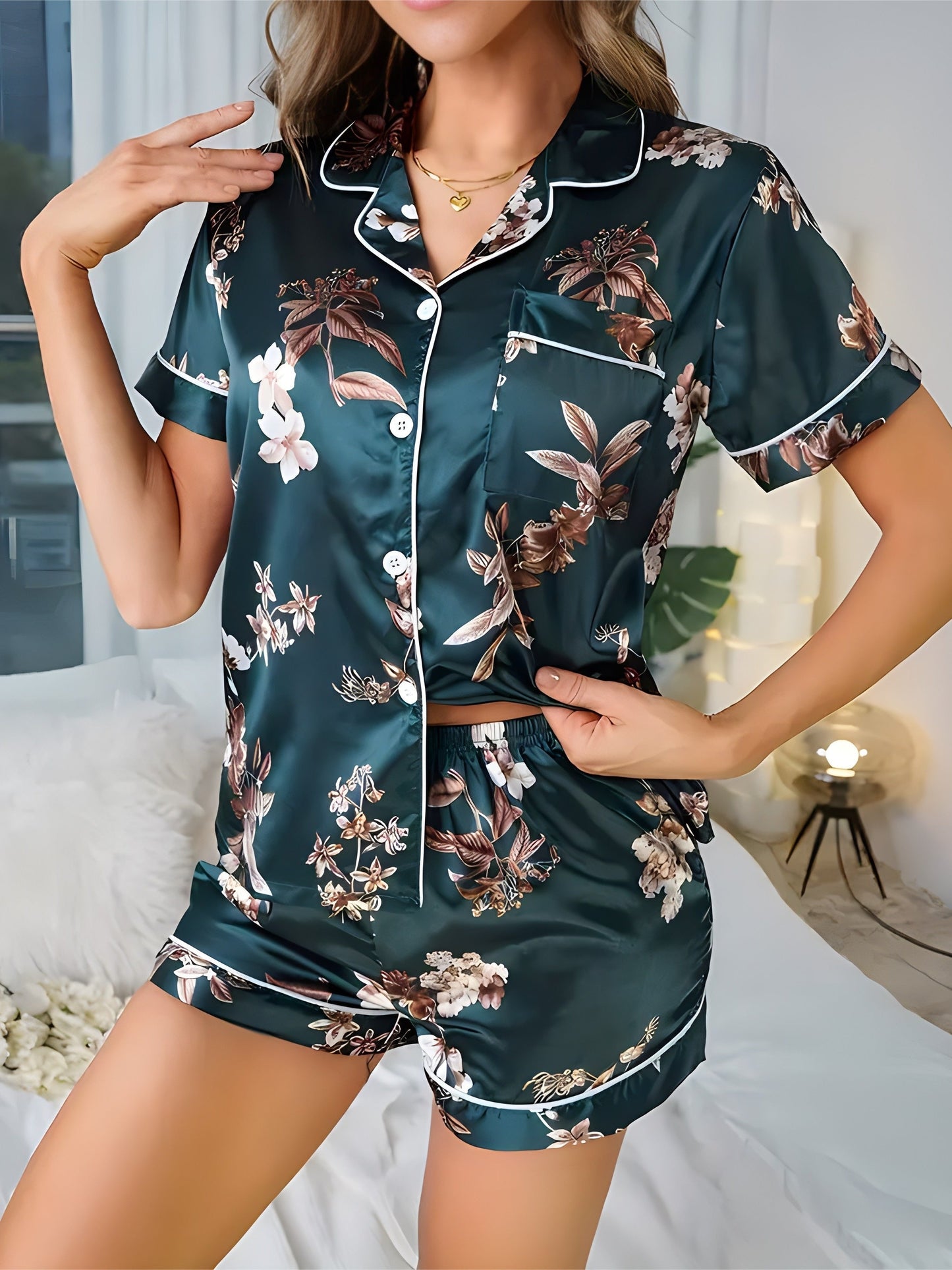Women's short pajamas elegant floral style – Shirt and shorts set for night and relaxation