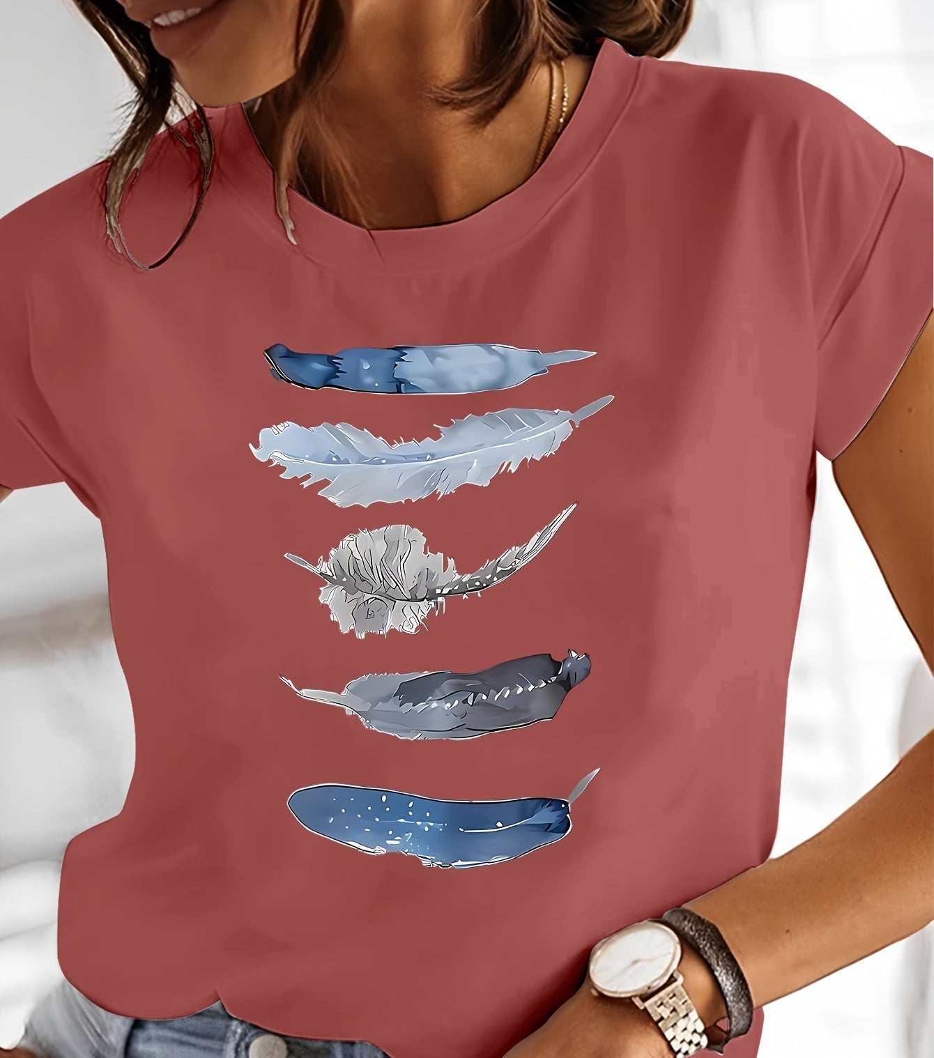 Dames T-shirt Casual Stijl met Artistiek Veerpatroon – Ideaal voor Lente en Zomer