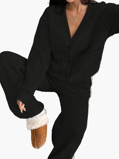 Pyjama femme deux pièces style détente avec boutons et poches, ensemble loungewear confortable pour la maison