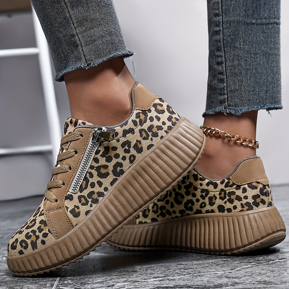 Sneakers Donna Leopardo alla Moda con Lacci, Zeppa e Cerniera - Stile Urbano Casual
