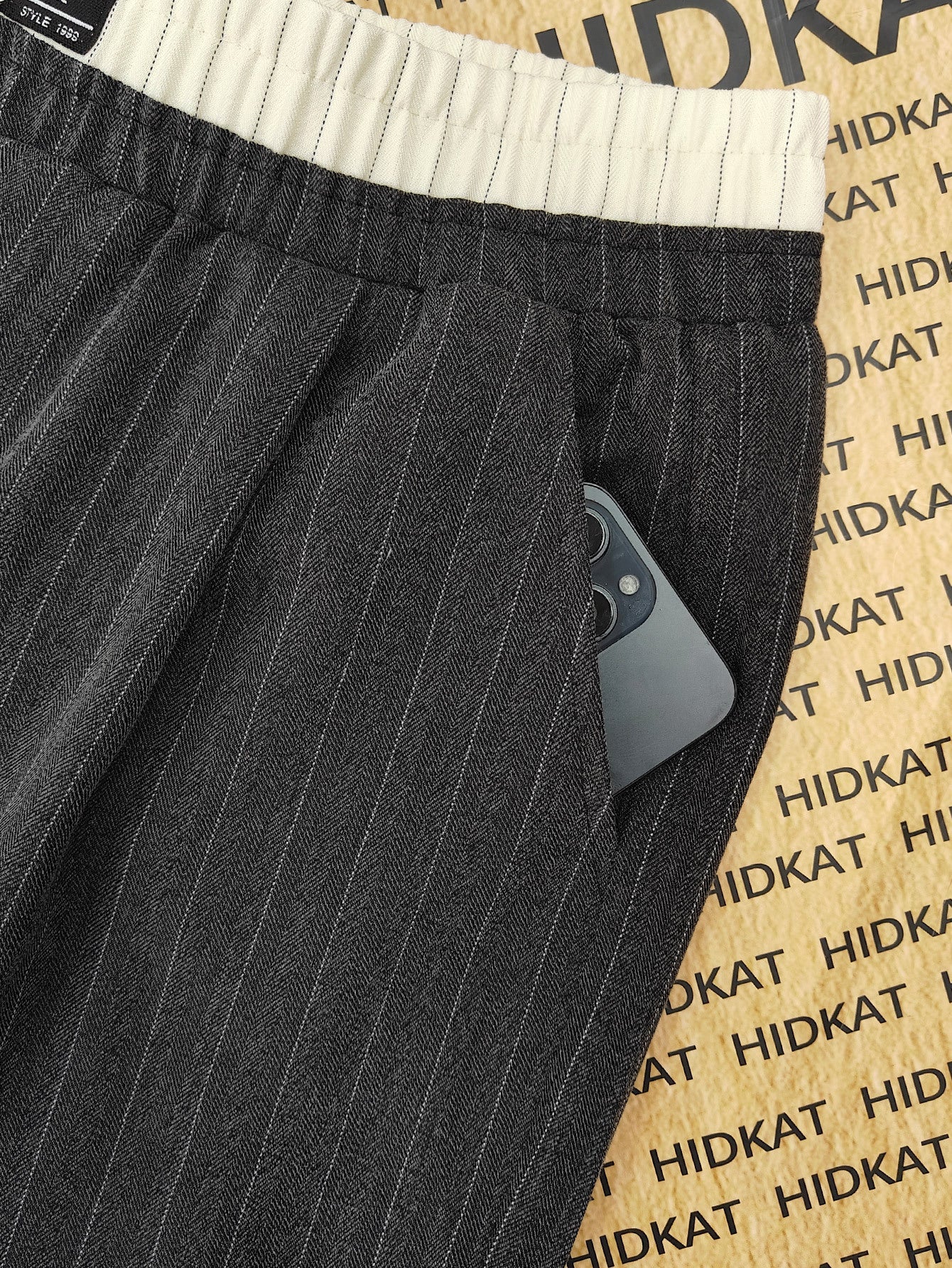 Pantalon ample à rayures pour homme style détente élégance moderne