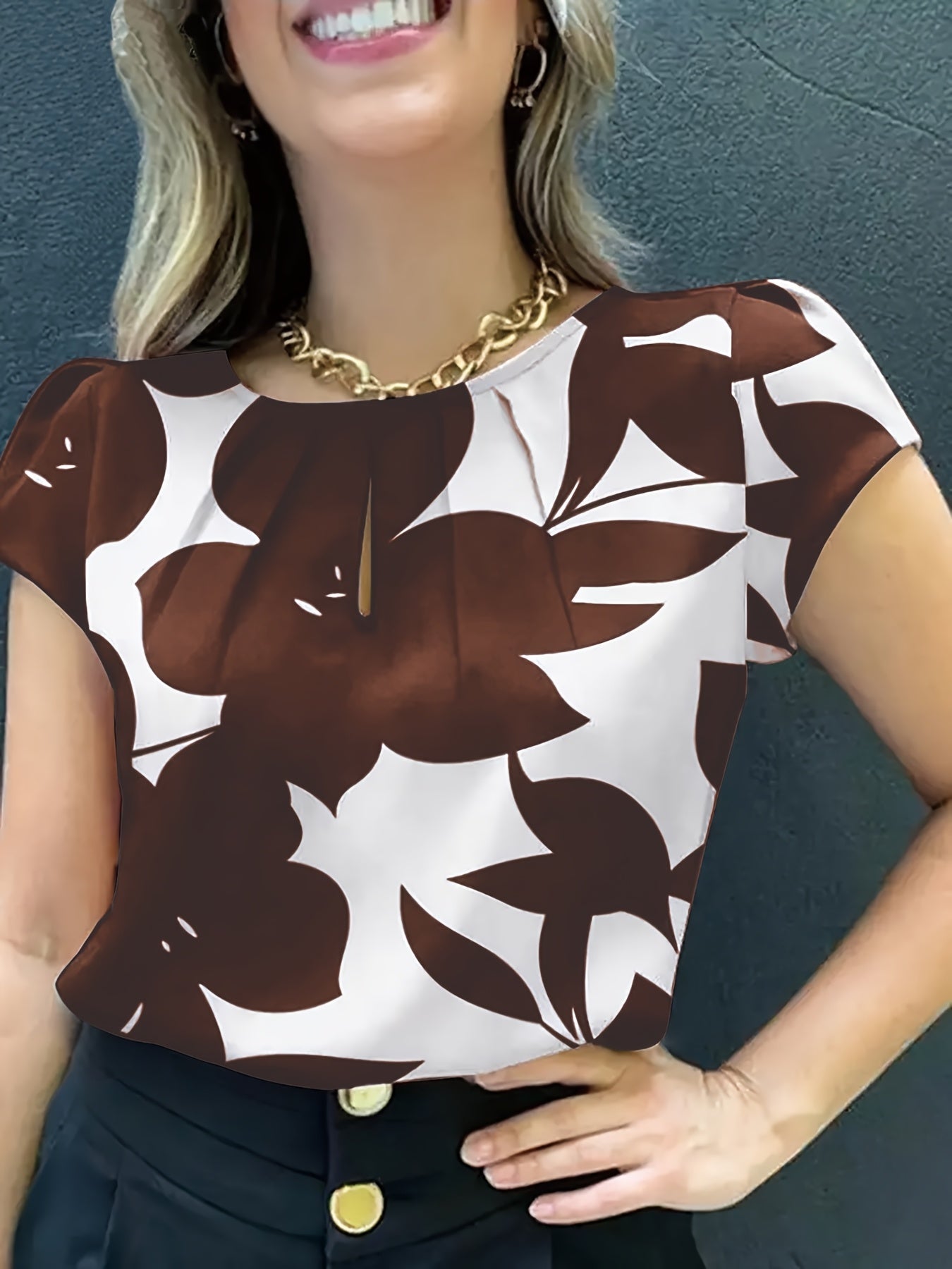 Blouse femme élégante à imprimé abstrait manches courtes style chic pour bureau et sorties