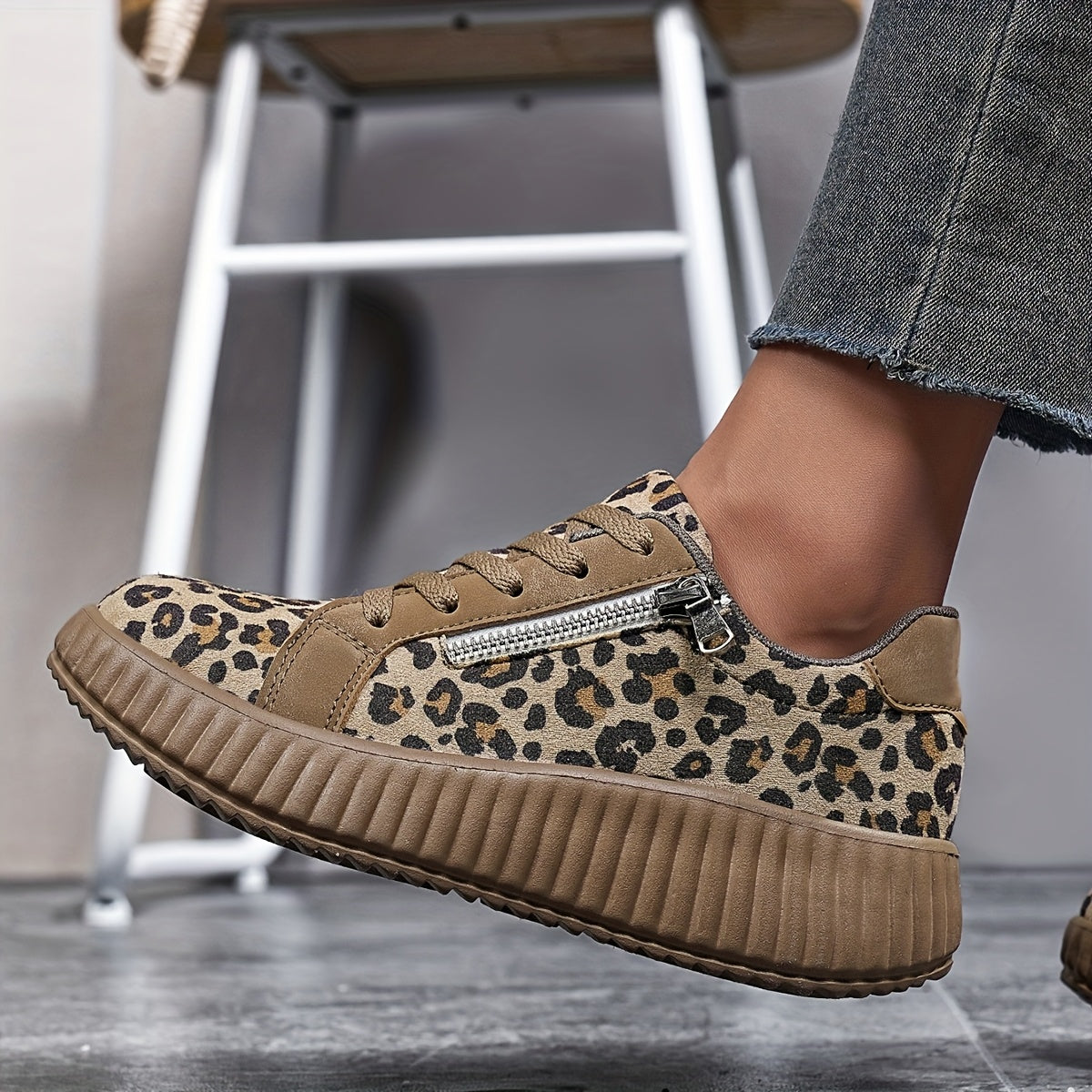 Sneakers Donna Leopardo alla Moda con Lacci, Zeppa e Cerniera - Stile Urbano Casual