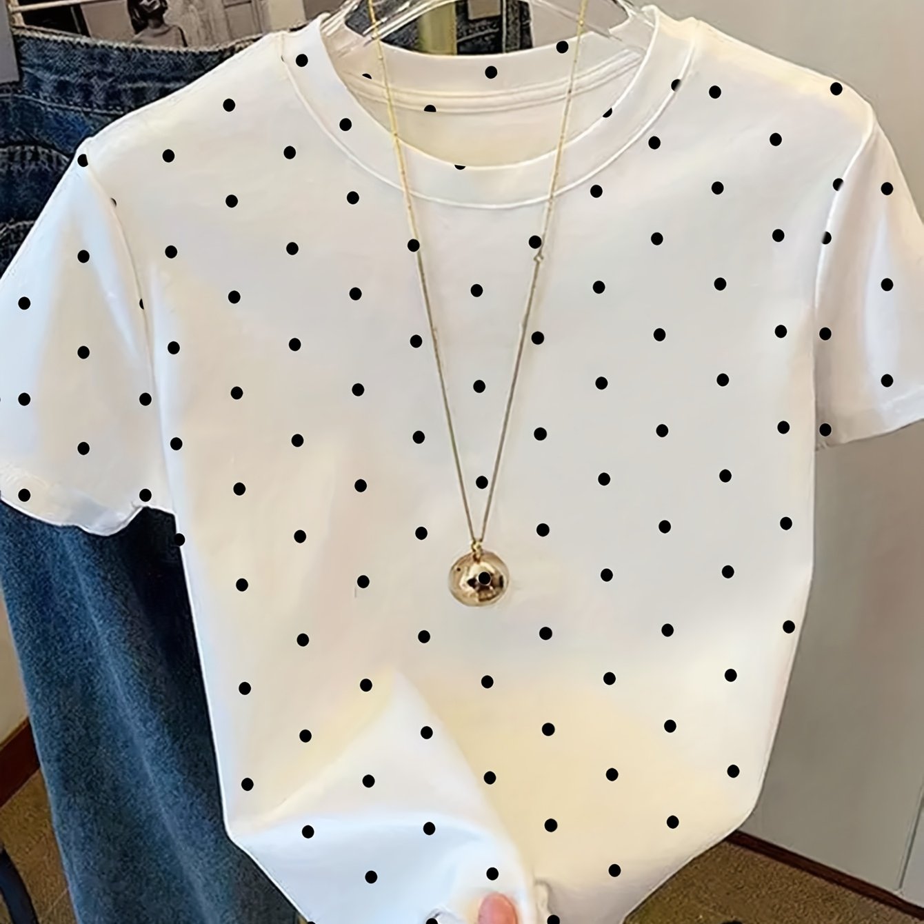 T-shirt femme à pois style élégant pour un look décontracté chic