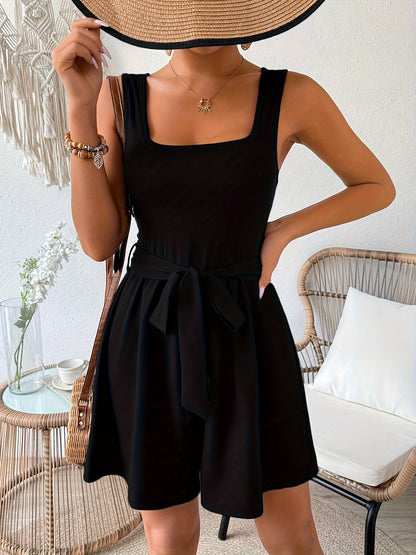 Tuta corta donna elegante con scollo quadrato stile casual per estate e primavera