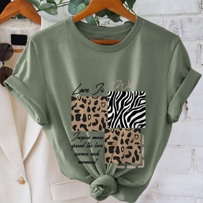 Camiseta mujer estampado gráfico de leopardo y cebra con mensaje « Love Is Wild » estilo casual y moderno