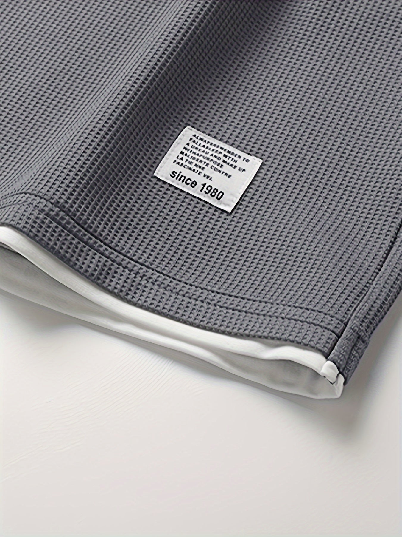 Conjunto informal para hombre de dos piezas camiseta holgada y pantalón corto estilo urbano ideal para descanso y salidas