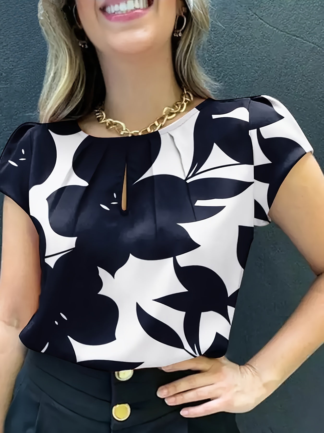 Blouse femme élégante à imprimé abstrait manches courtes style chic pour bureau et sorties