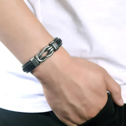 Charlie – Bracelet en cuir tressé pour homme avec nœud infini et fermoir en acier inoxydable
