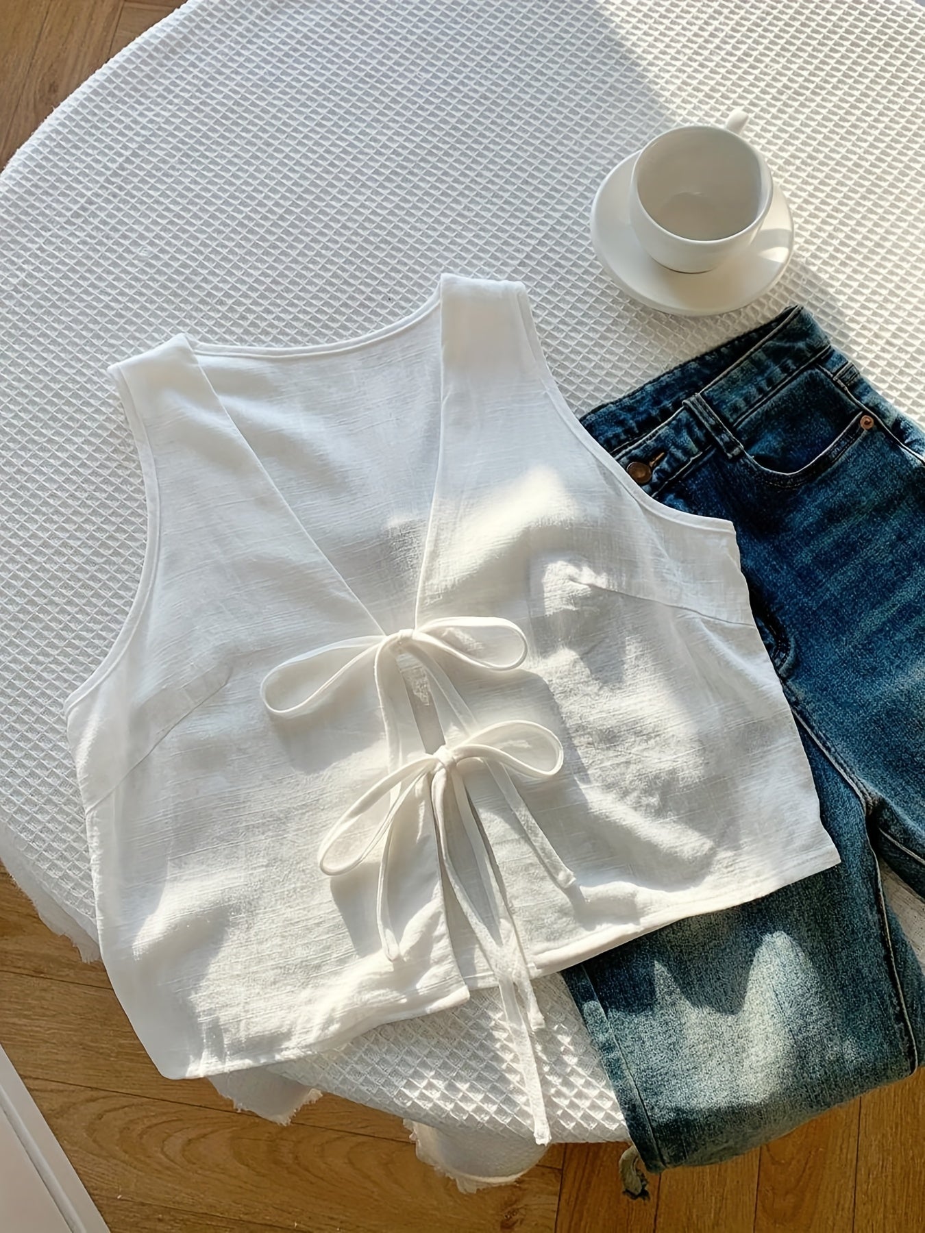 Sleeveless tie-front vest for women, casual chic style