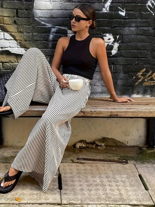 Wide striped pants for women, elegant and casual style, ideal for spring and summer