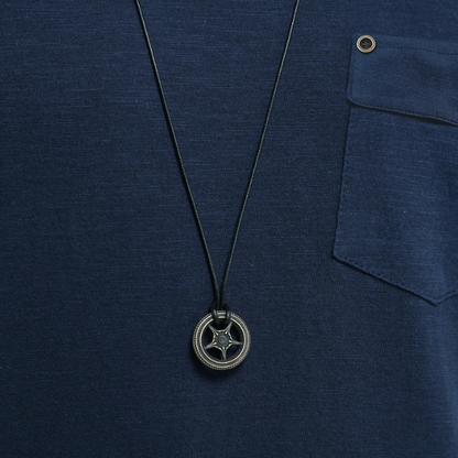 Maglietta informale uomo scollo a V stile urbano con tasca sul petto - Ideale per uscite e uso quotidiano