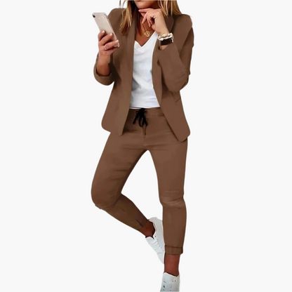Ensemble tailleur décontracté femme blazer et pantalon style business chic confortable