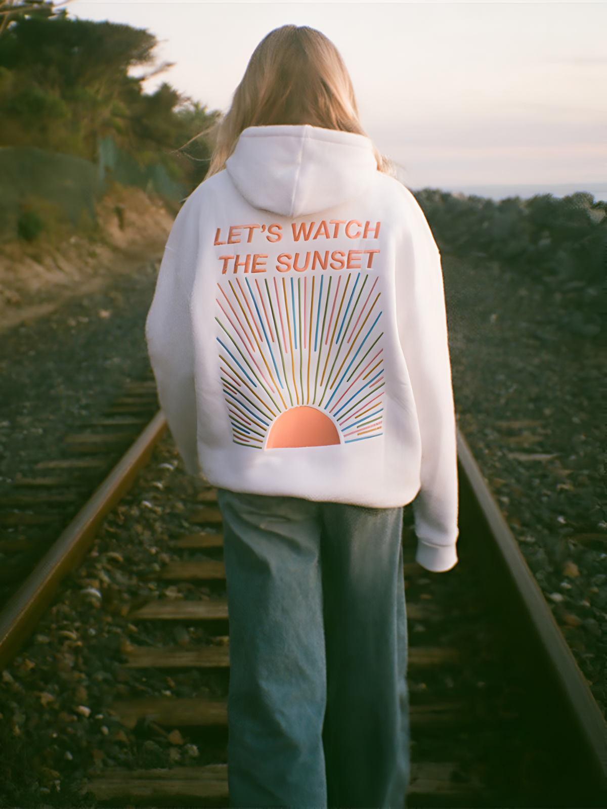 Sweat à Capuche Oversize Femme Style Décontracté Message 'Let's Watch the Sunset' Idéal pour Plage et Loisirs