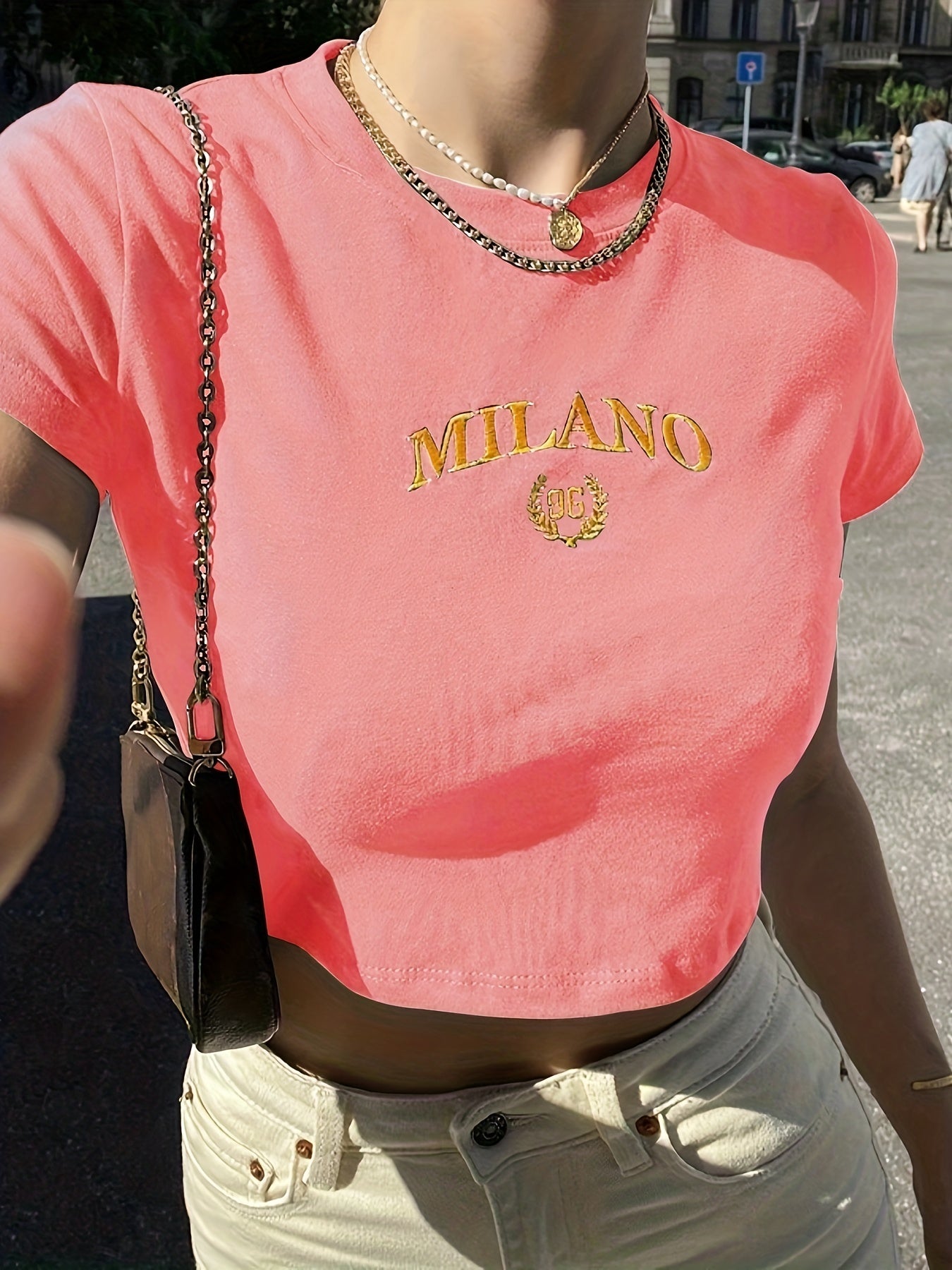 Kort dame-T-shirt i Y2K-stil med broderi fra Milano, sommertrend, korte ærmer, rund hals