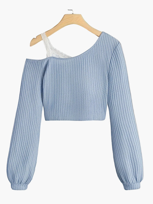 Pull court femme style asymétrique à épaule dénudée avec détail dentelle – Mode décontractée tendance