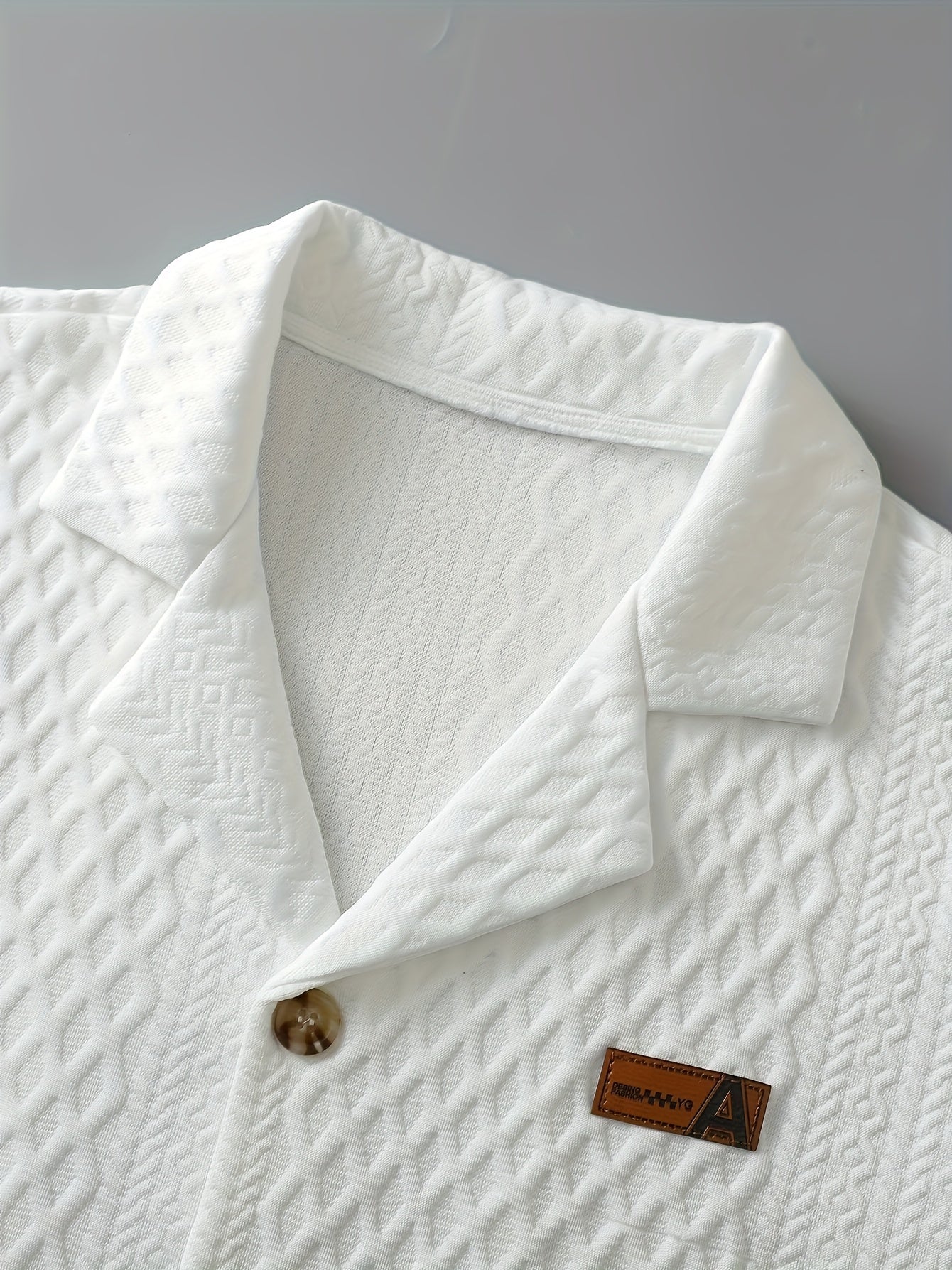 Men's short-sleeve shirt retro chic style – Camp collar and elegant textured patterns