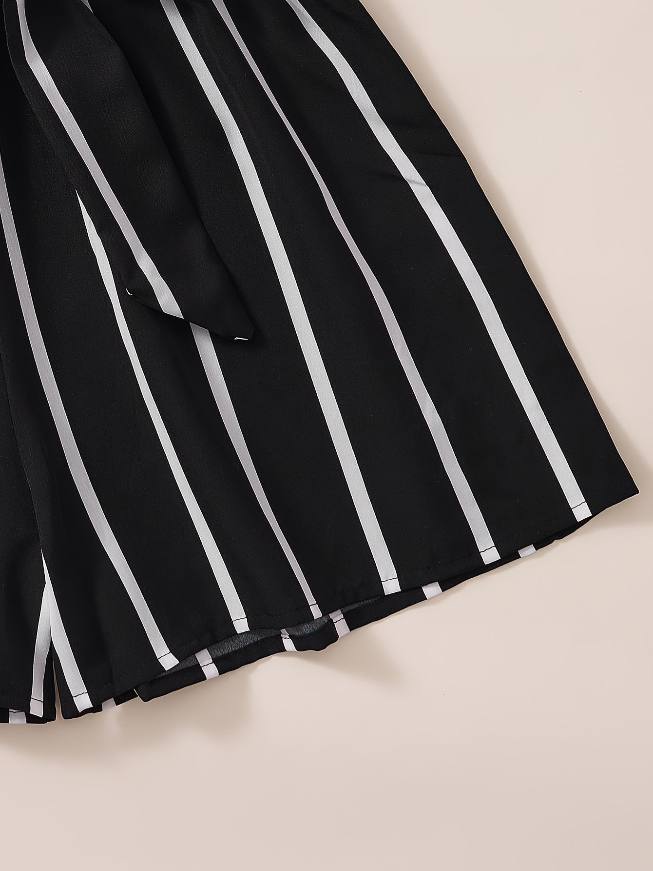 Tuta corta elegante a righe da donna, stile casual estivo