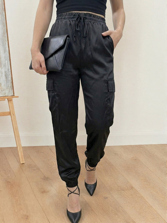 Pantaloni cargo stile jogger donna taglio casual per un look urbano chic