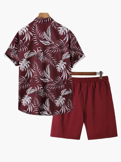 Afslappet herresæt i tropisk stil – Kortærmet printskjorte og shorts, ideelt til sommerferie på stranden