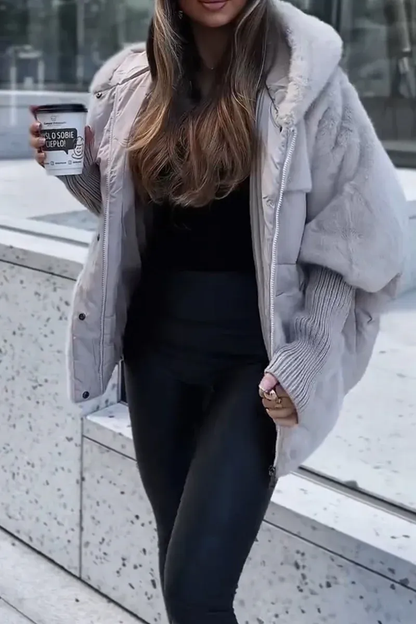 Veste d'hiver femme style urbain chic matelassée à capuche, idéale pour le froid