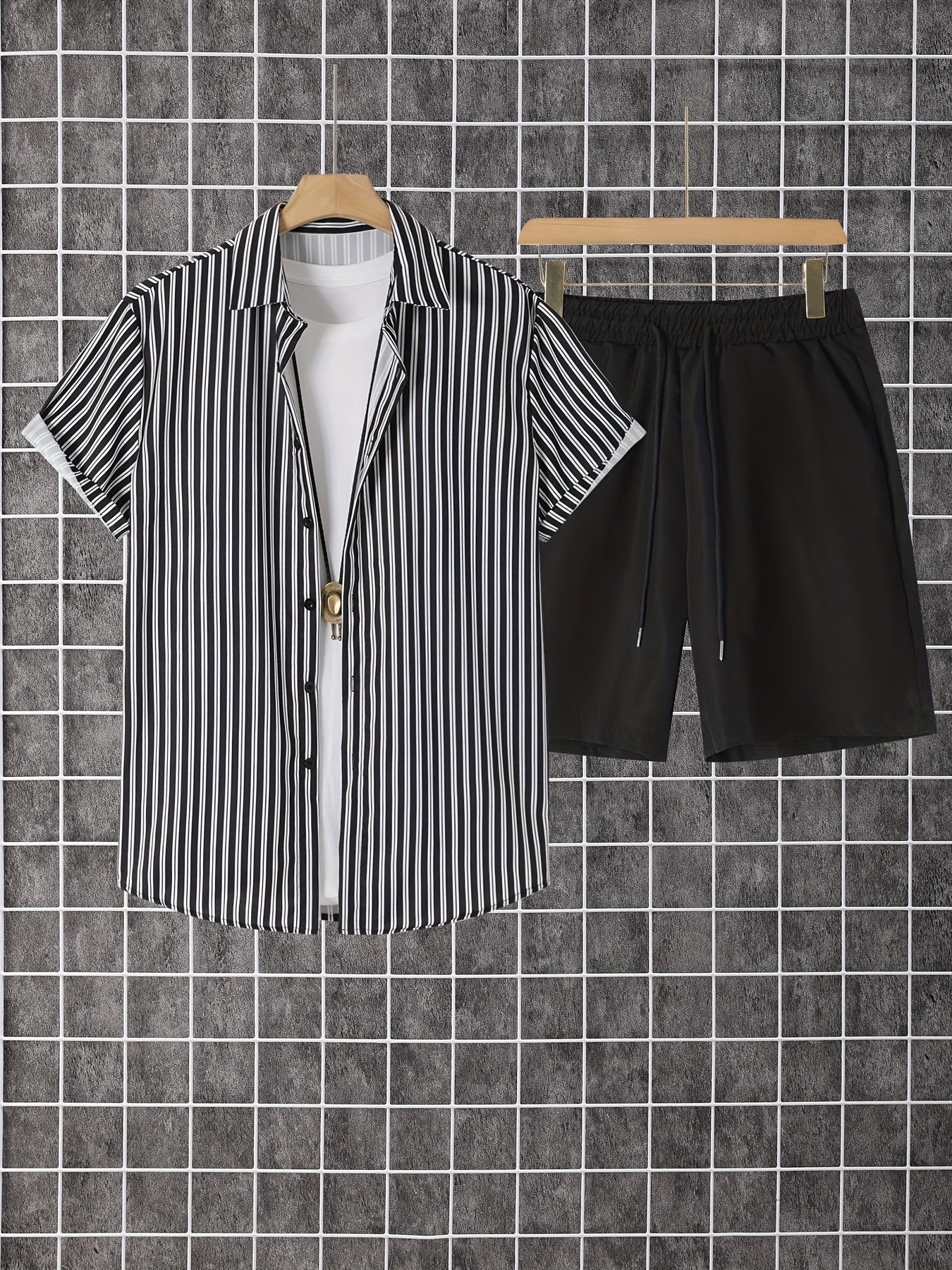Casual heren outfit met strepen, moderne stijl, perfect voor de zomer en vakantie