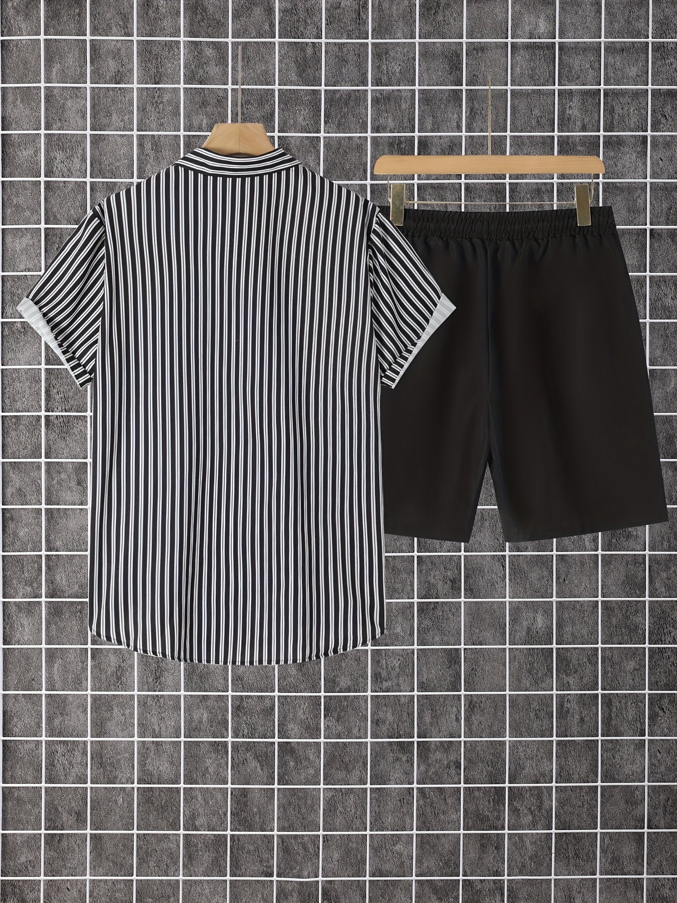 Casual heren outfit met strepen, moderne stijl, perfect voor de zomer en vakantie