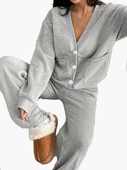 Pyjama femme deux pièces style détente avec boutons et poches, ensemble loungewear confortable pour la maison