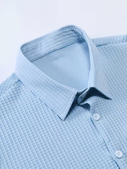 Chemise de style resort homme à manches courtes et texture gaufrée – Élégance estivale décontractée