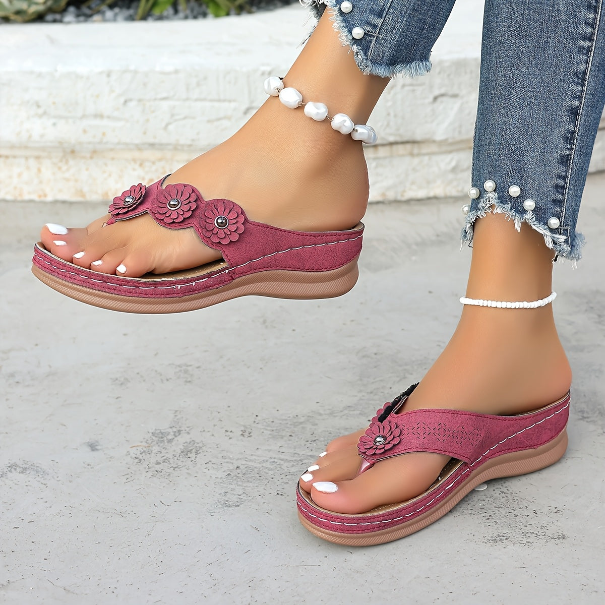 Casual damessandalen met platte hak in teenslipperstijl met bloemen – Ideaal voor de zomer