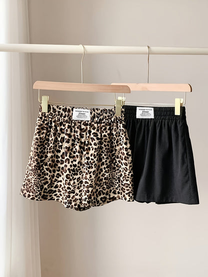 Afslappede dame-shorts med leopardmønster og ensfarvet, perfekte til sommeren