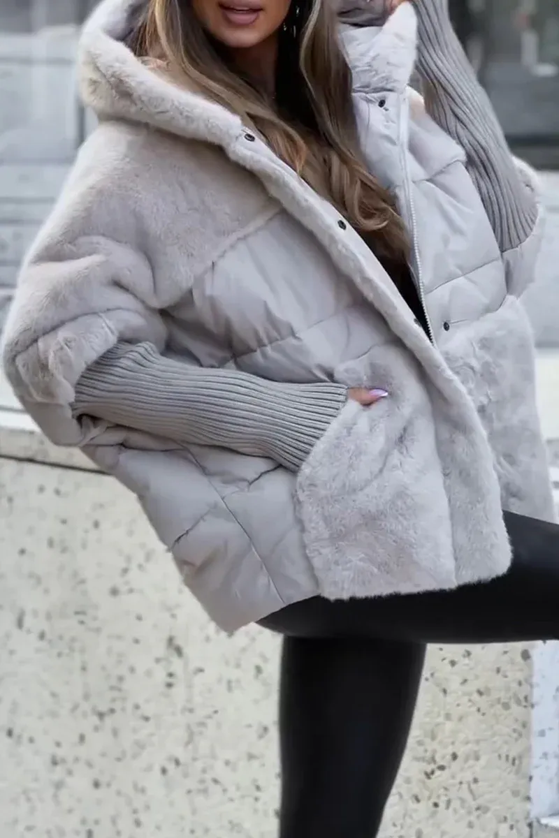 Veste d'hiver femme style urbain chic matelassée à capuche, idéale pour le froid