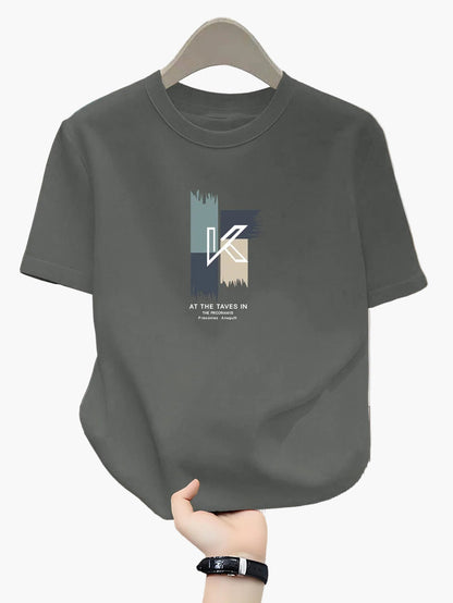 T-shirt uomo stile casual con stampa grafica lettera K