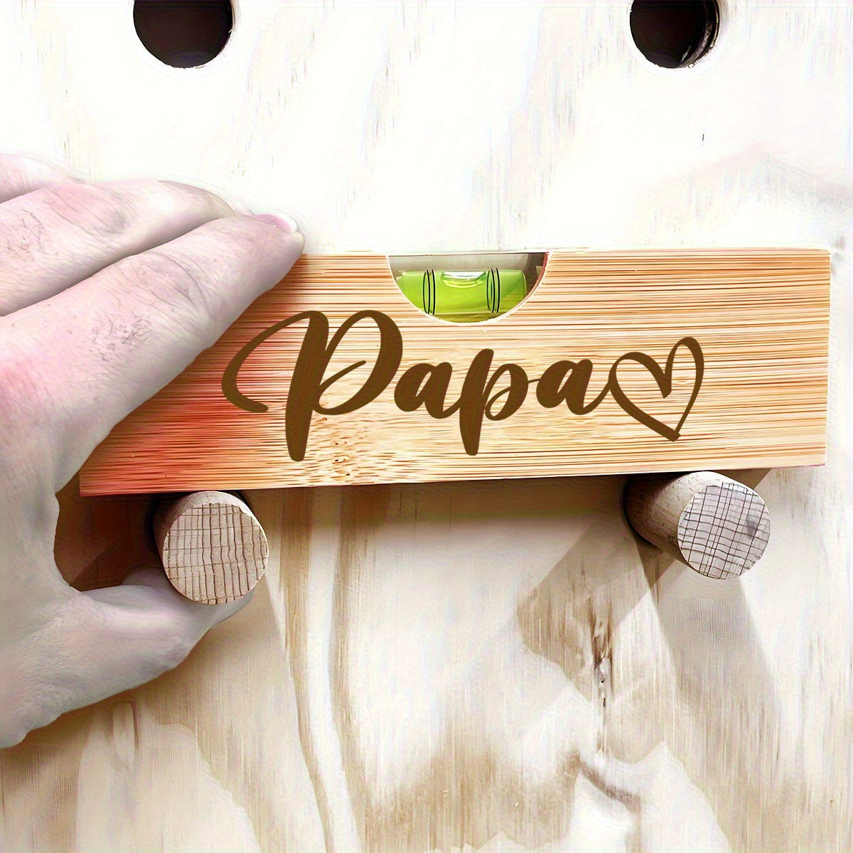 Persoonlijk waterpas en flesopener voor mannen – Atelierstijl en cadeau voor papa