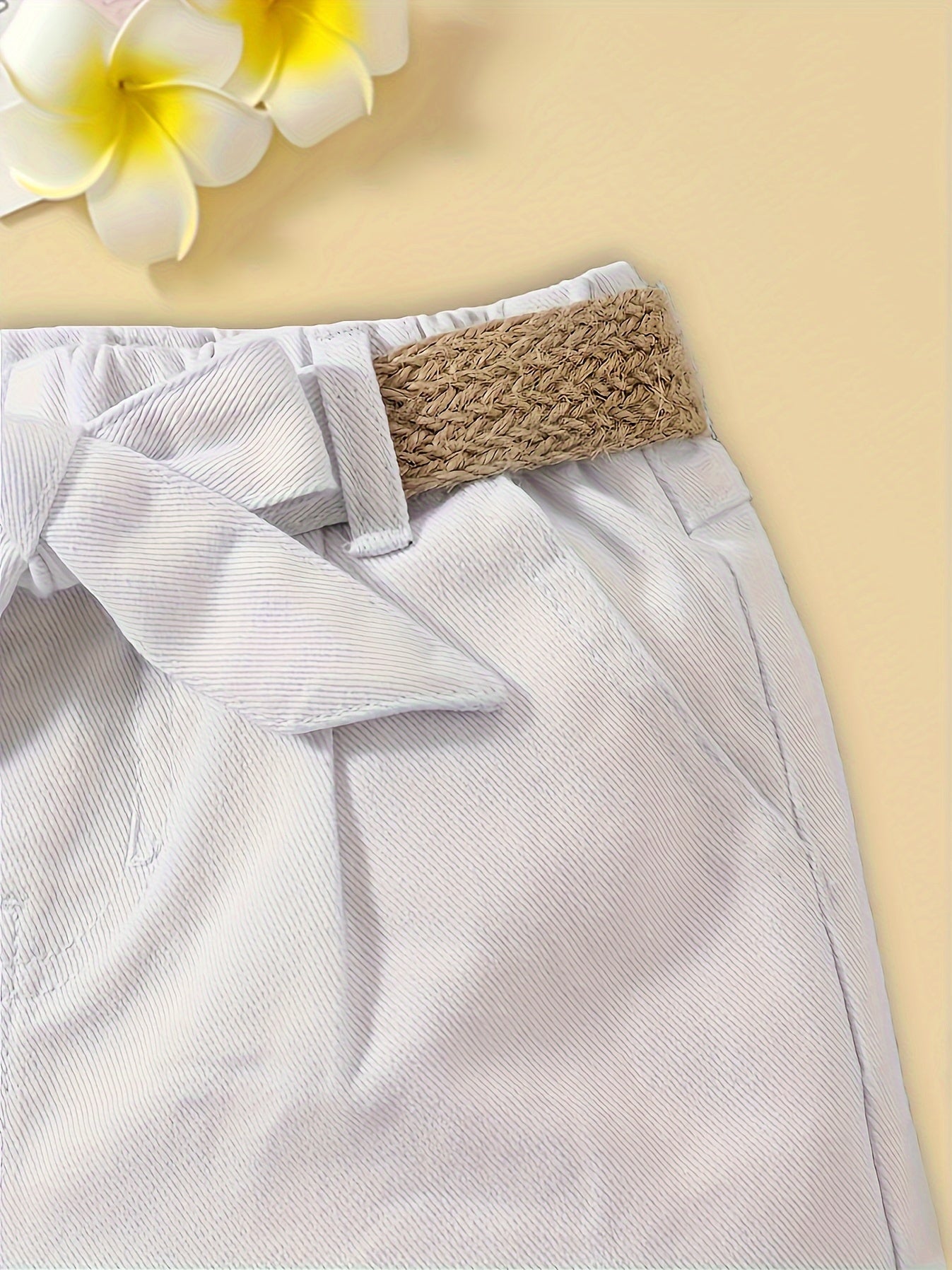 Krótkie damskie spodnie z wysokim stanem w stylu paperbag z paskiem i eleganckim wiązaniem na lato