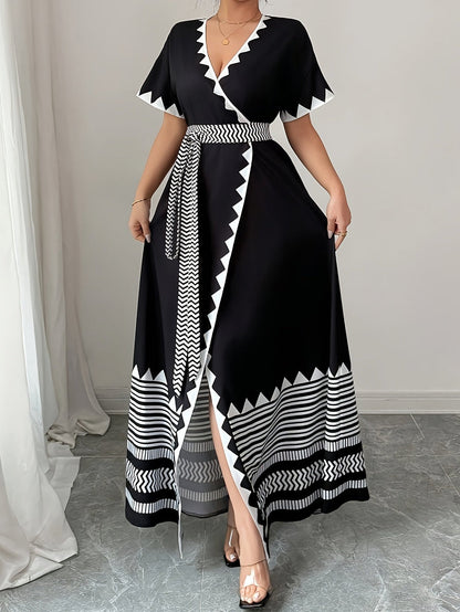 Robe longue portefeuille graphique chic pour femme, style soirée ou événement estival