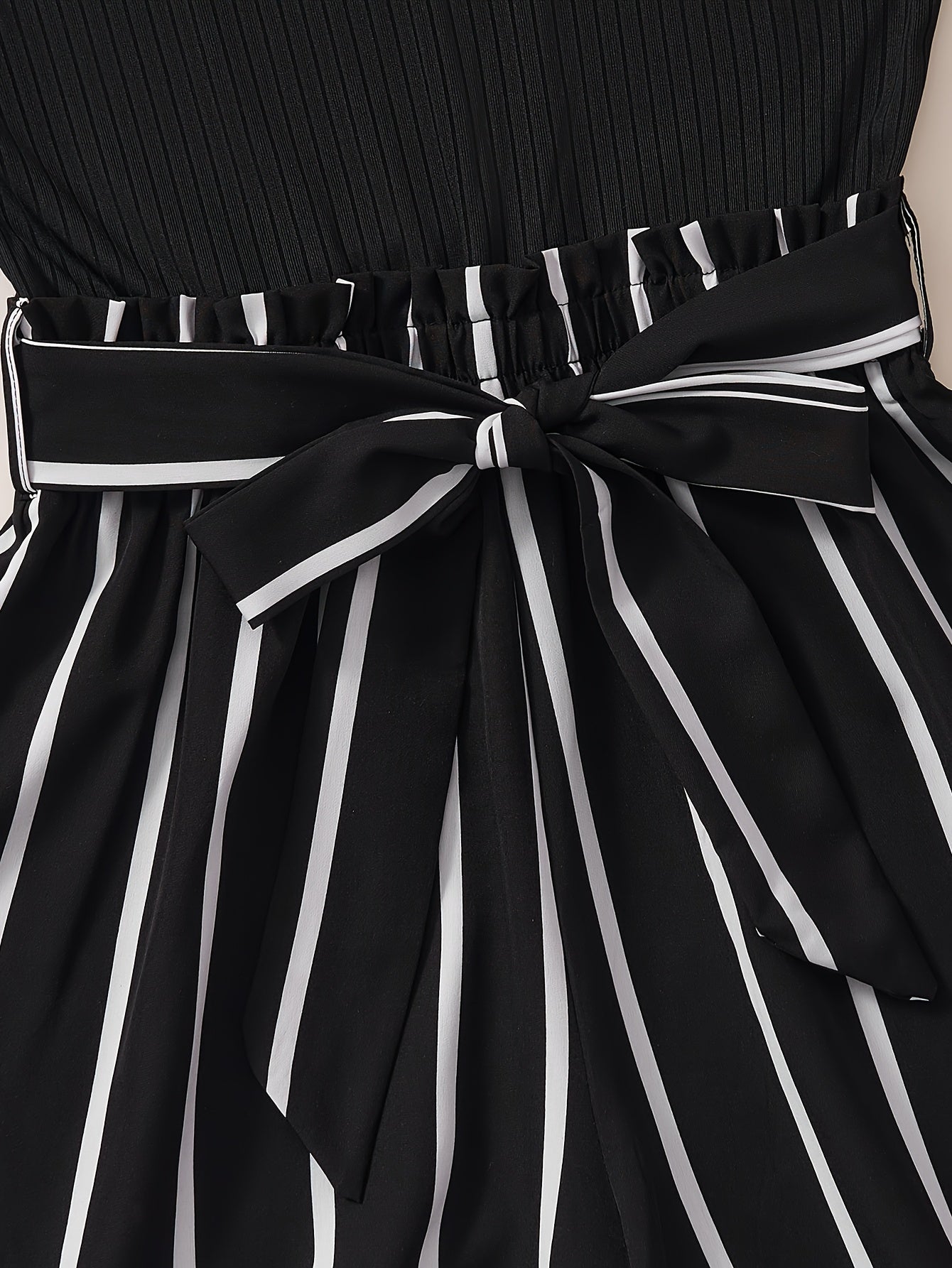 Tuta corta elegante a righe da donna, stile casual estivo
