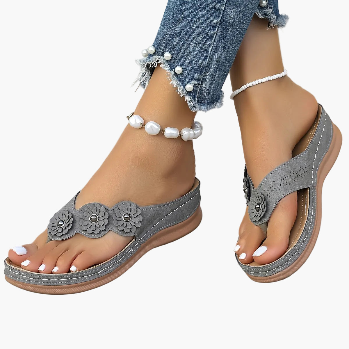 Casual damessandalen met platte hak in teenslipperstijl met bloemen – Ideaal voor de zomer