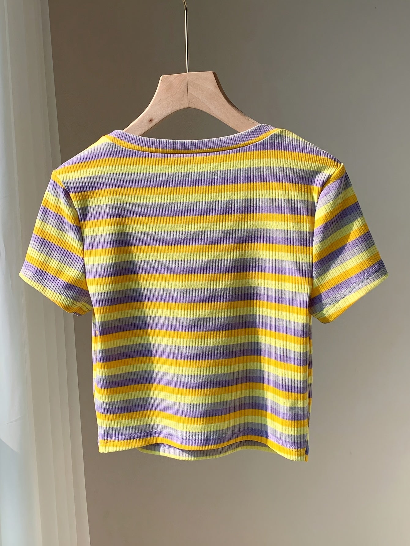 T-shirt rayé à manches courtes pour femme, style décontracté et tendance, parfait pour l'été