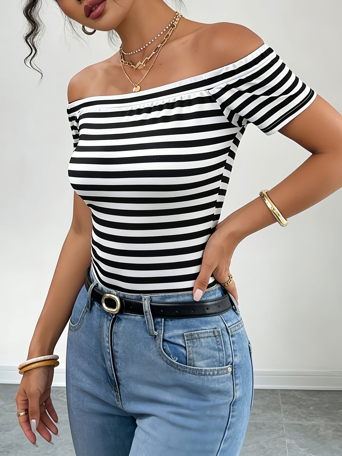 Top Women Off-Shoulder Bardot Style Striped – Elegant and Modern for Casual or Chic Look