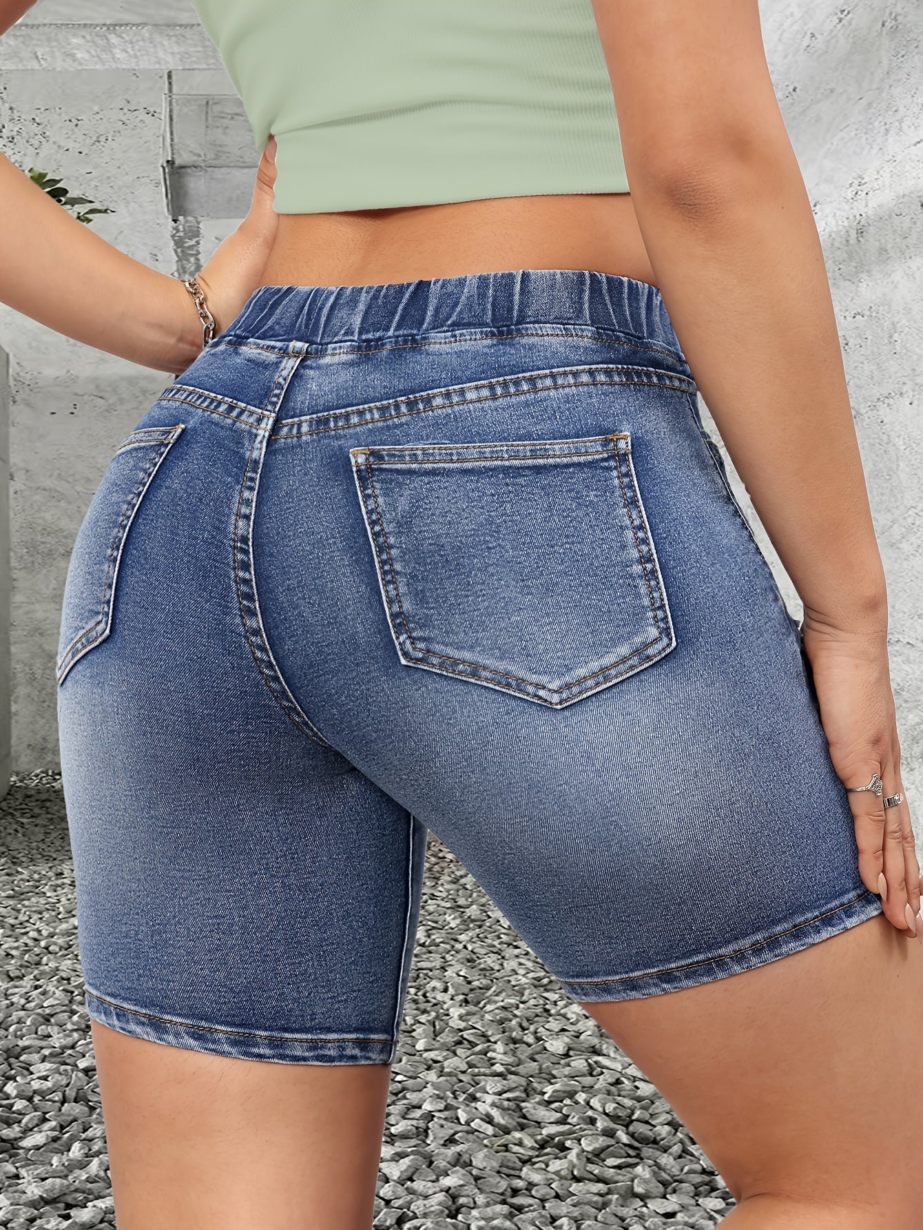 Short bermuda casual per donna con vita elastica e dettagli consumati – Ideale per estate e spiaggia