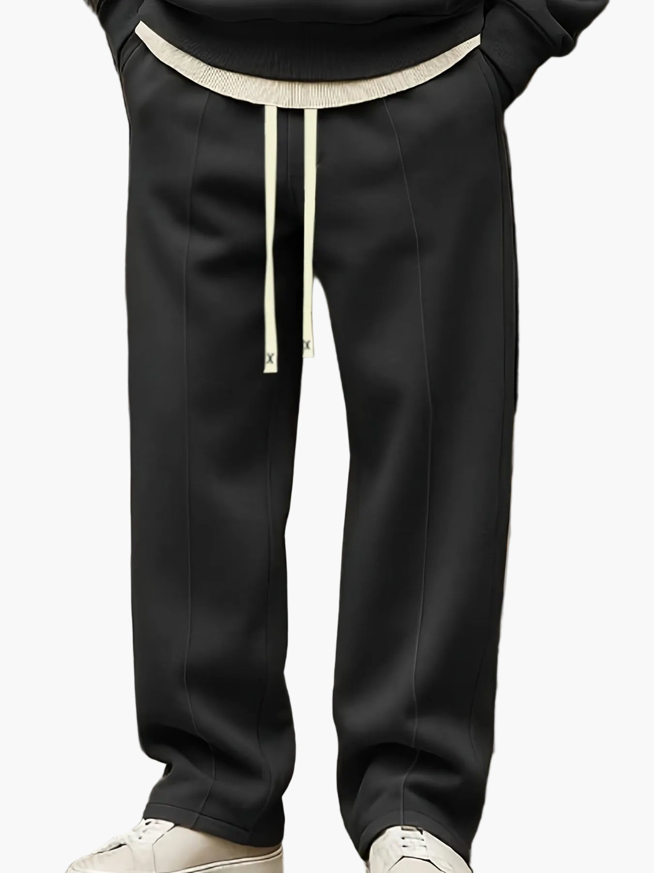 Ensemble décontracté homme style streetwear avec sweat à capuche et pantalon – Tenue idéale pour loisirs et détente