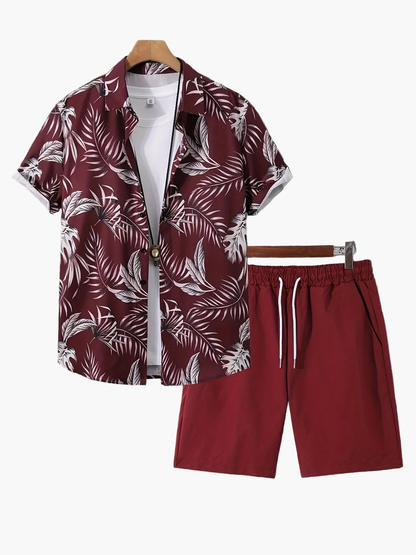 Afslappet herresæt i tropisk stil – Kortærmet printskjorte og shorts, ideelt til sommerferie på stranden