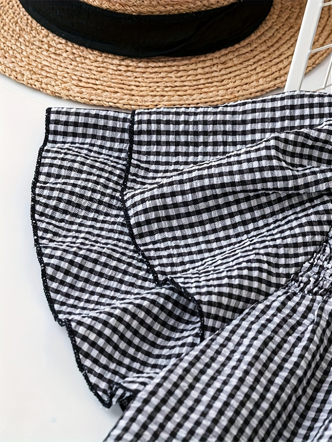 Blusa femminile a pois stile elegante con maniche corte e collo rotondo per l'estate