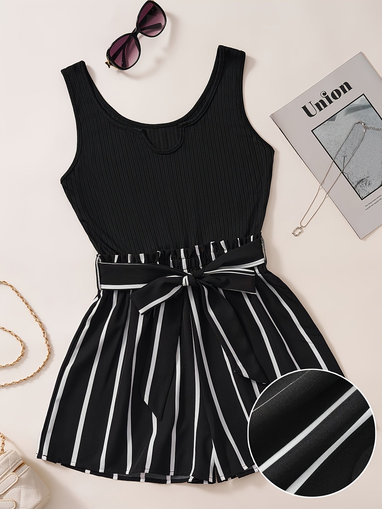 Tuta corta elegante a righe da donna, stile casual estivo
