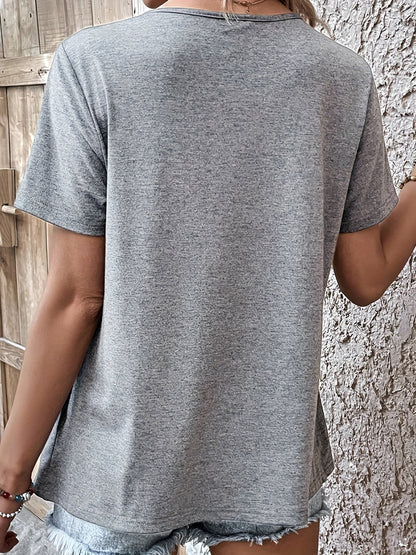 T-shirt donna con scollo asimmetrico e bottoni, stile casual chic per tempo libero o uscite