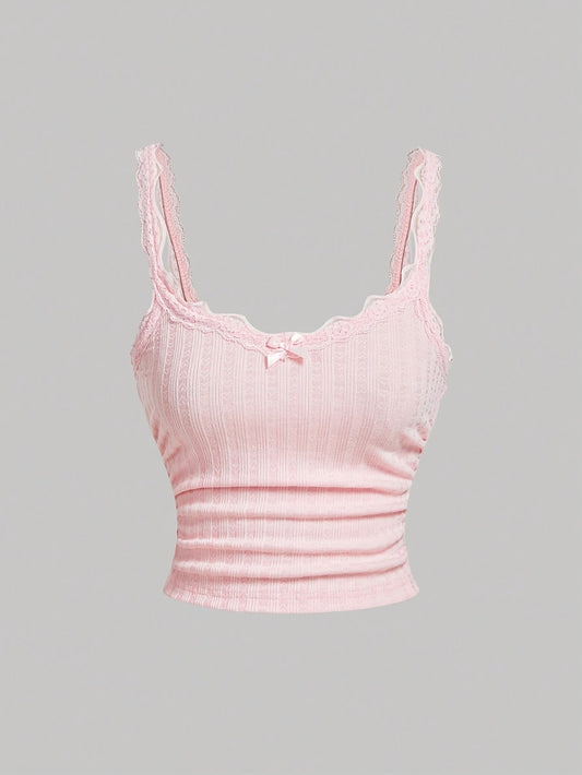 Débardeur femme style coquette à dentelle, col rond, idéal pour superpositions ou journées décontractées